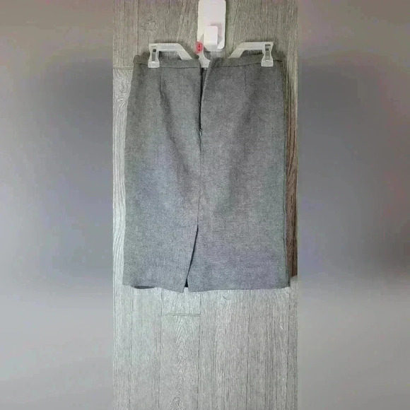 J. CREW grey lines knee length  skirt  size 2 100% polyester. - Picture 3 of 5